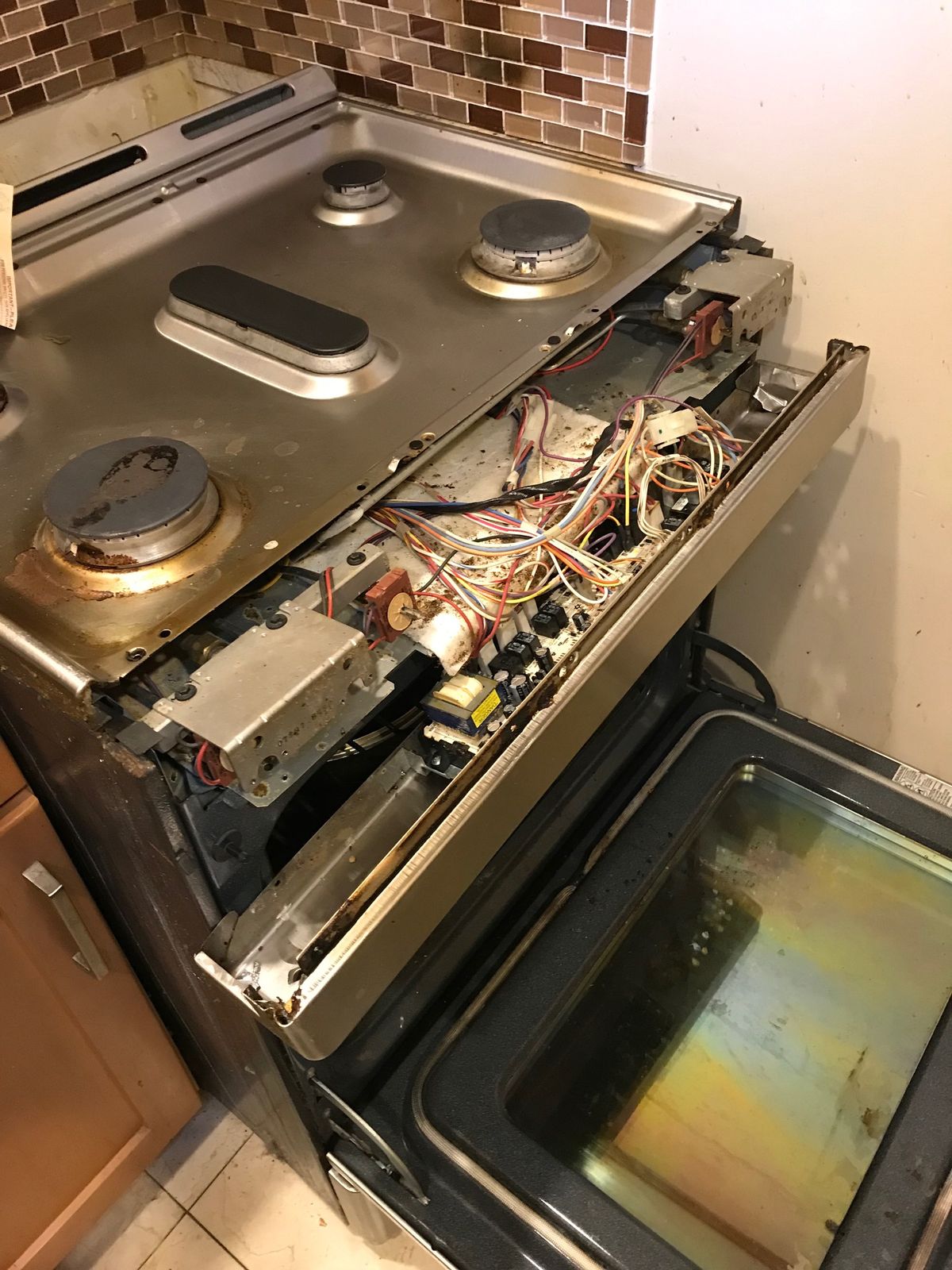 Oven and hob repair Cape Town - fixing electric oven element